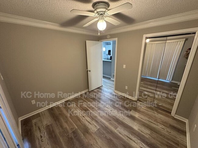 Building Photo - 12013 W 58th Pl