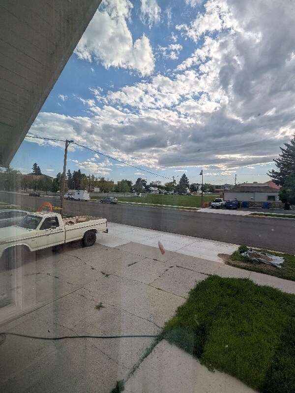 Building Photo - 106 E 1st S