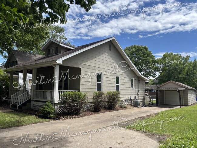 Building Photo - 924 E Broadway Blvd