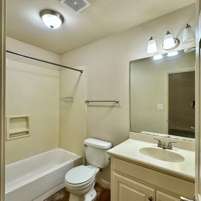 Building Photo - Taylors Crossing 2300
