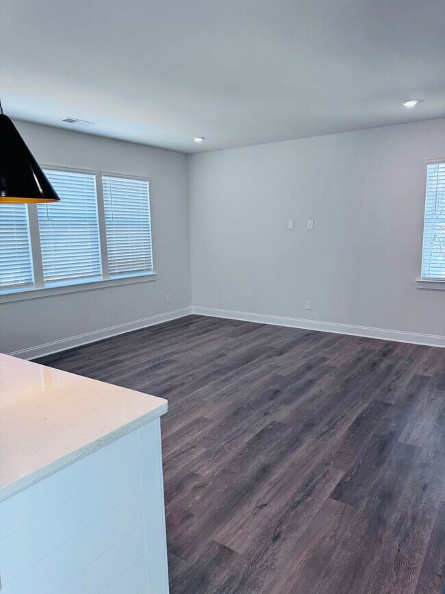 Building Photo - Savoy Floorplan