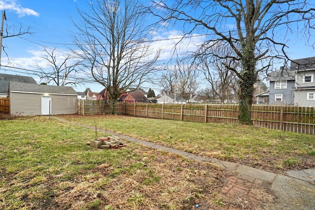 Building Photo - 914 Ellsworth Ave