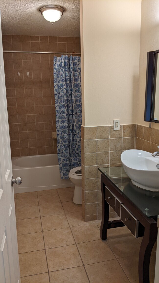 2nd Bathroom - 538 Orange Dr