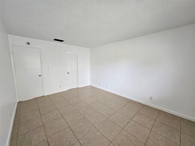 Building Photo - 2220 NW 59th Wy