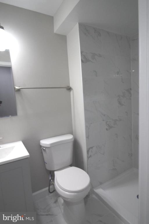 Building Photo - 1029 Kings Ct