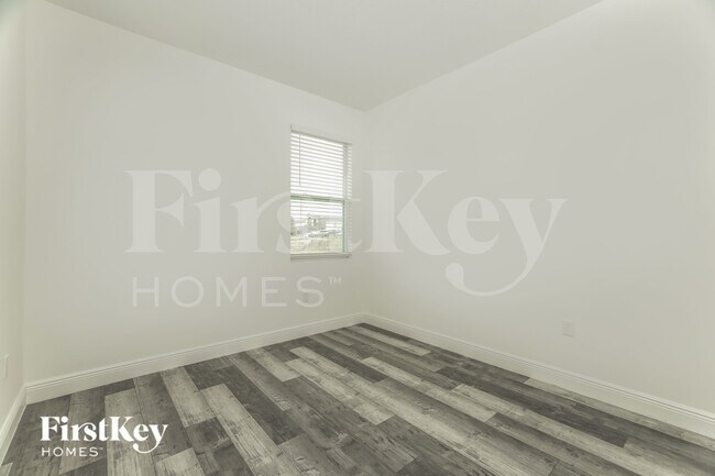 Building Photo - 301 Cimarron Ct