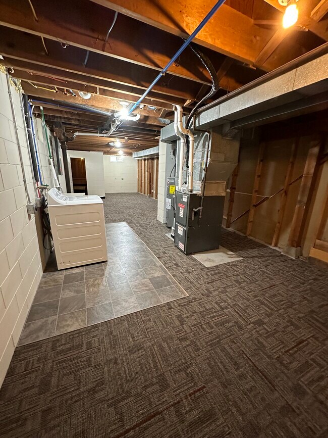 Building Photo - 831 25th Ave N