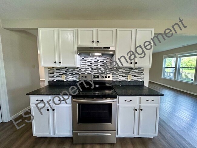 Building Photo - Great 3 Bedroom 2.5 Bathroom Two Story Home with Loft in Lawrence!