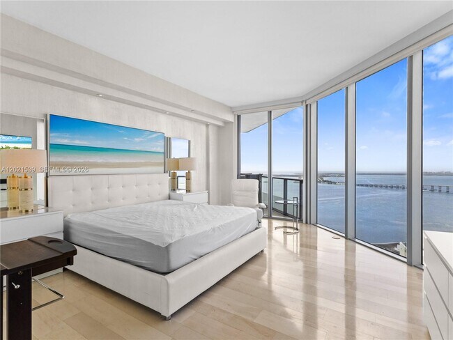 Building Photo - 1300 Brickell Bay Dr