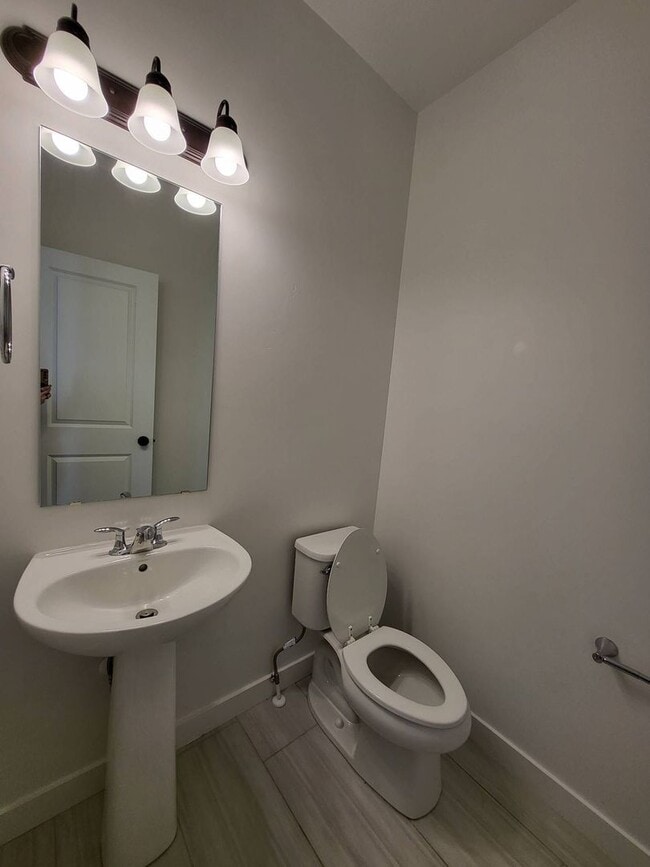 Building Photo - Pet Friendly Gorgeous Row End Townhome w 2 car attached garage!