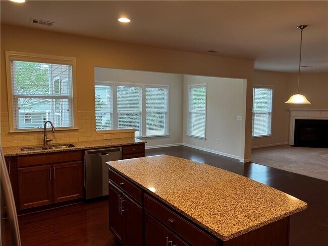 Building Photo - 701 Woodbridge Dr