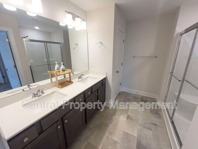 Building Photo - 22 Camden Wds Trl