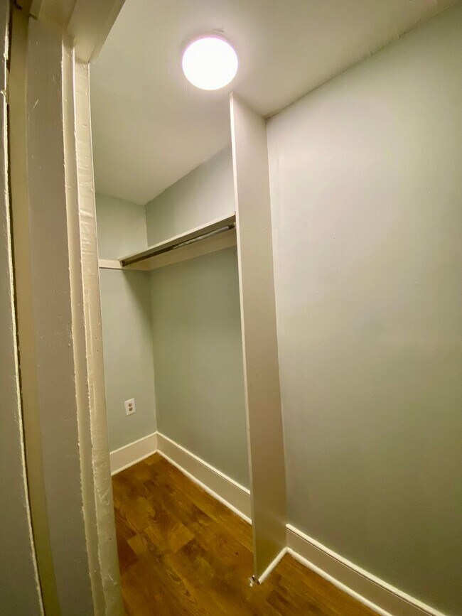 Building Photo - 23 Nassau St