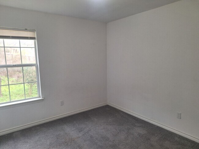 Building Photo - 2621 Lee Ave