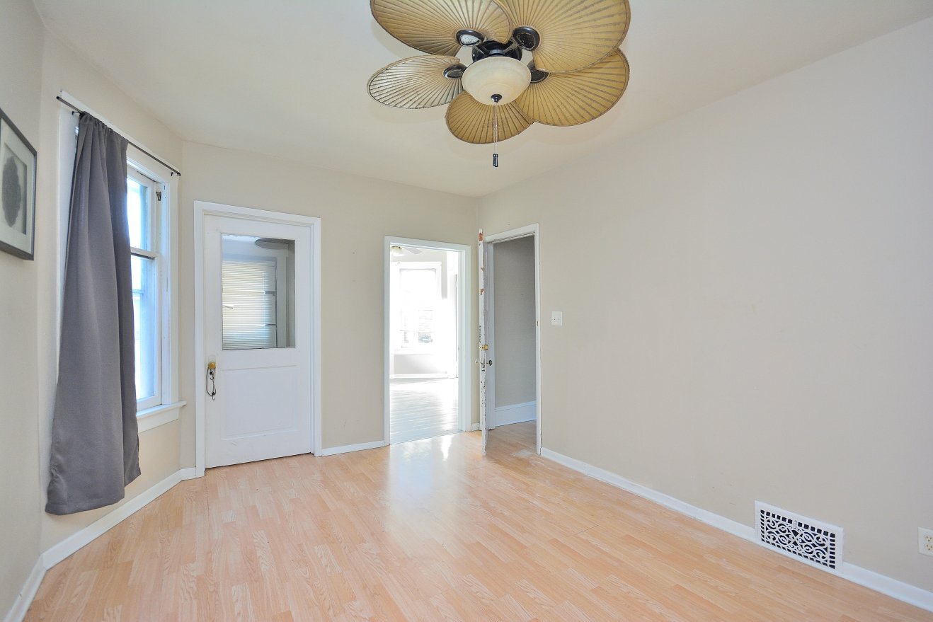 Building Photo - 818-820-820 E Brady St