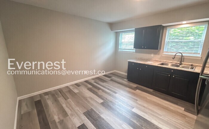 Building Photo - 3332 Roadrunner Trail