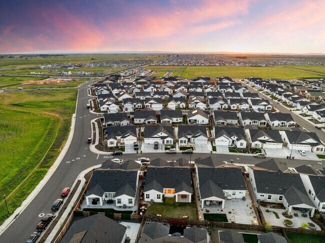 Building Photo - Beautiful Single-Story Home for Rent – Wes...