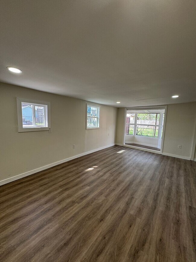 Building Photo - 1036 Seymour Ave