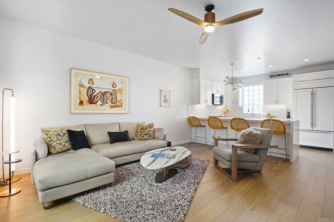 Building Photo - Discover this stunning 2-bedroom, 2-bath home in San Diego!