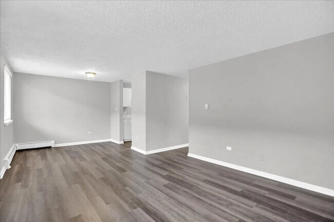 Building Photo - Beautifully Updated 1 Bed/1 Bath Apartment...
