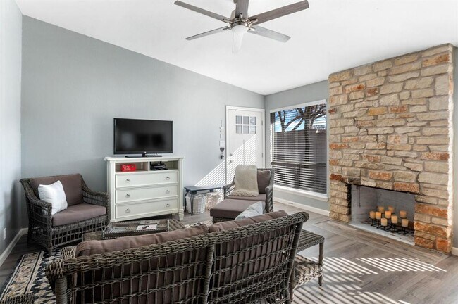 Building Photo - 10401 Burmaster Ln