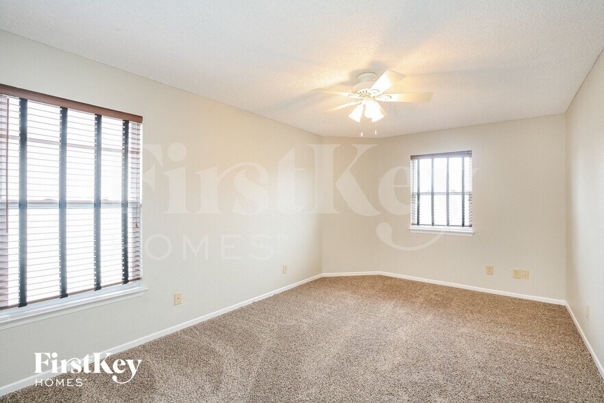 Building Photo - 12851 Old Glory Dr