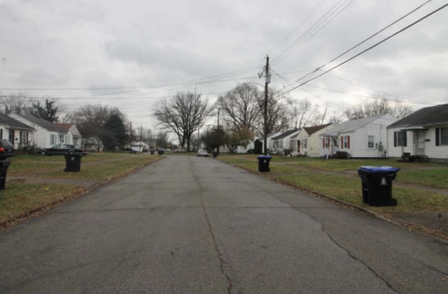 Building Photo - 1631 Longfield Ave