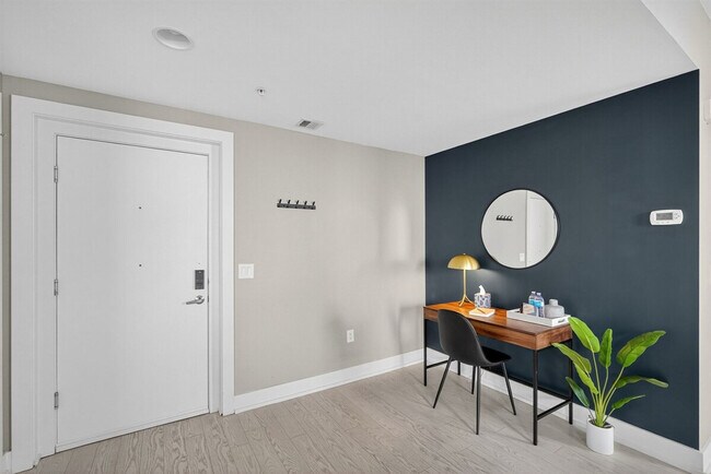 Building Photo - 400 Walnut St