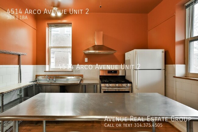 Building Photo - Charming 3-Bed Unit Near The Grove with Mo...