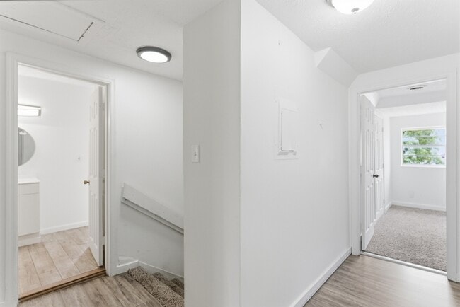 Building Photo - 306 E Burwell Ave