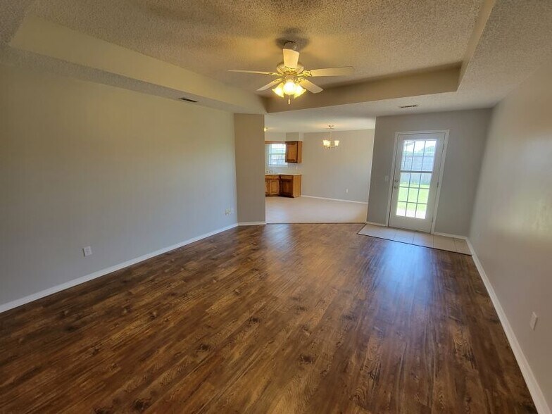 Building Photo - 1010 S Liberty Dr