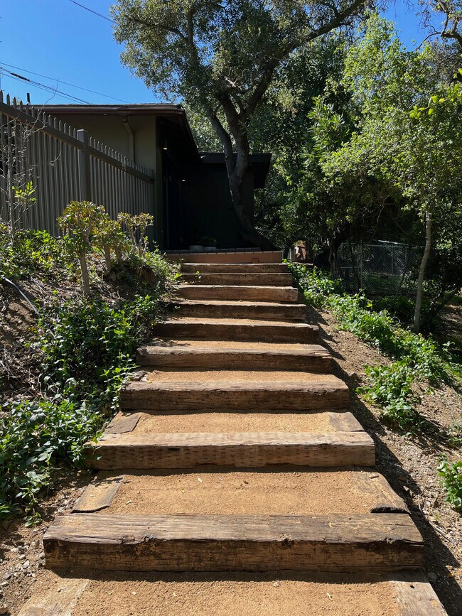 Building Photo - 21273 Entrada Rd