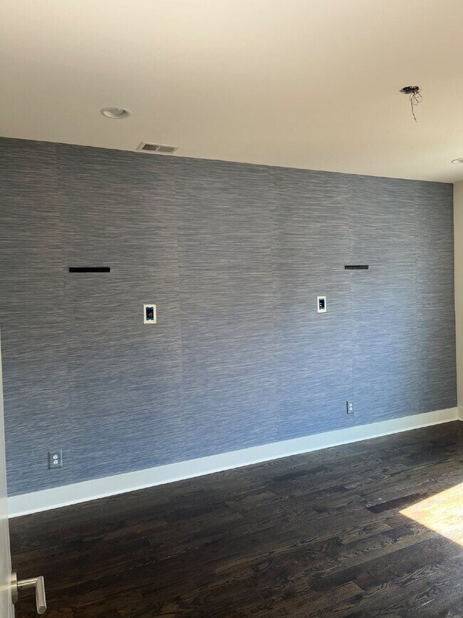 Building Photo - "Spacious Urban Living: 3-Bedroom Townhouse with 3.5 Baths in Nashville's Vibrant Core!" STUNNING...