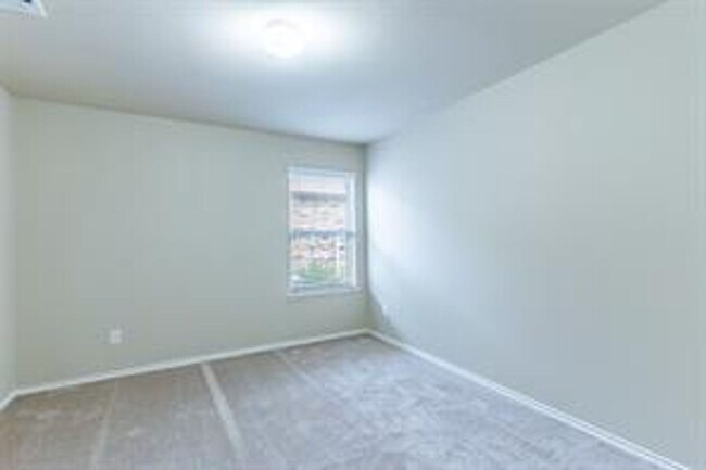 Building Photo - Single-family beautiful home has 5 bedroom...