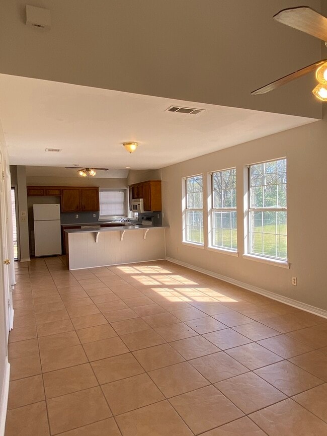 Building Photo - Updated Highland Duplex