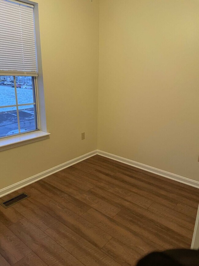 Building Photo - Spacious 3BR Townhome with Walkout Basement, Deck, Fenced Yard, Central A/C + Assigned Parking