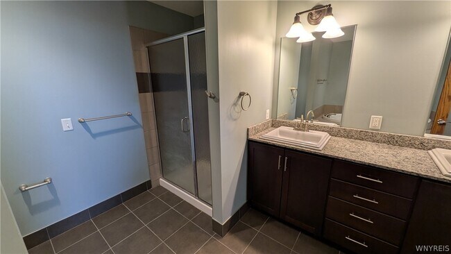 Building Photo - 149 Swan St