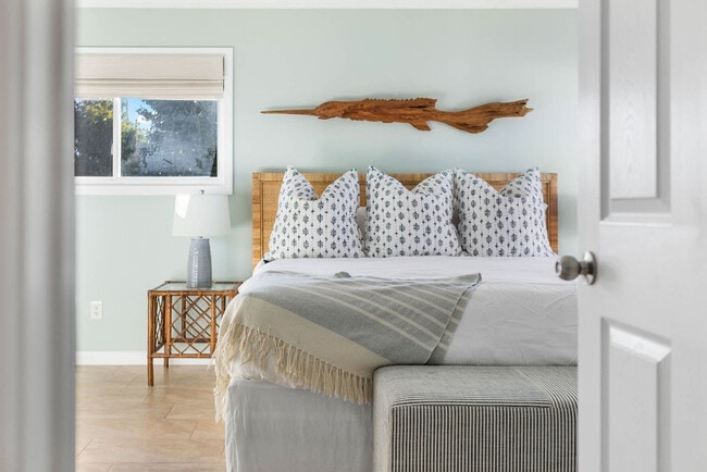 Building Photo - 217 Carol Pl