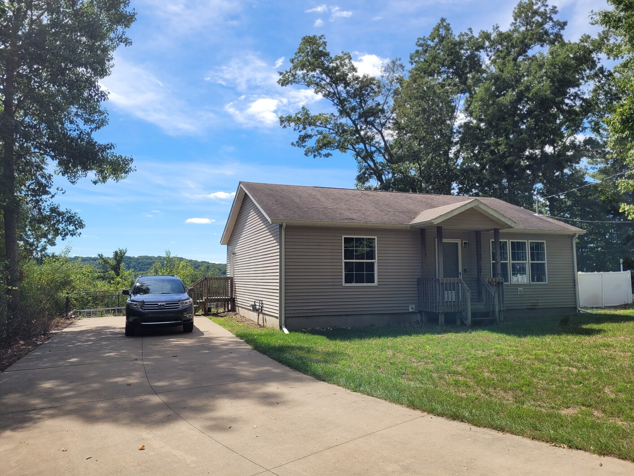 Building Photo - 6088 Pointview Ct
