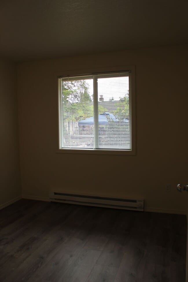 Building Photo - 232 NE Palomar Ct