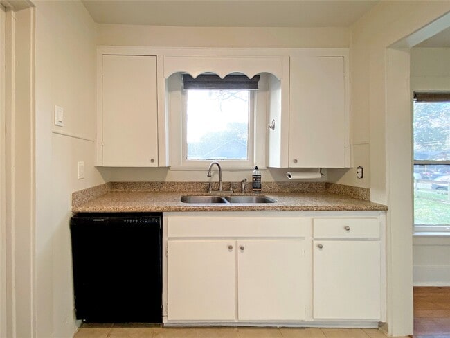 Building Photo - 7924 Ford St