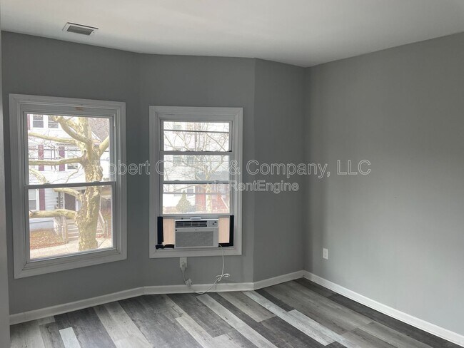 Building Photo - 689 Winchester Ave