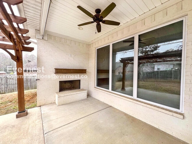 Building Photo - 613 Creekside Cove