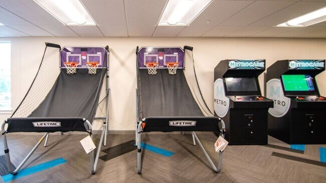 Building Photo - 47 W Fireclay Ave