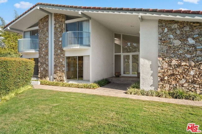 Building Photo - 650 N Tigertail Rd