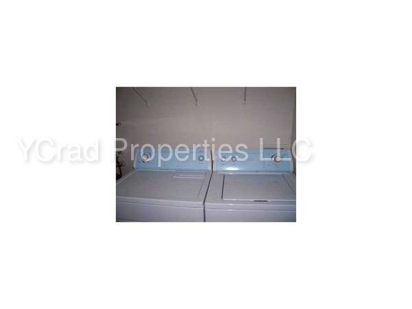 Building Photo - 1br/1ba Room, Total Electric, Community Pool