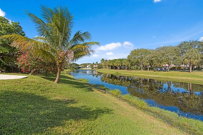 Building Photo - 1151 Delray Lakes Dr