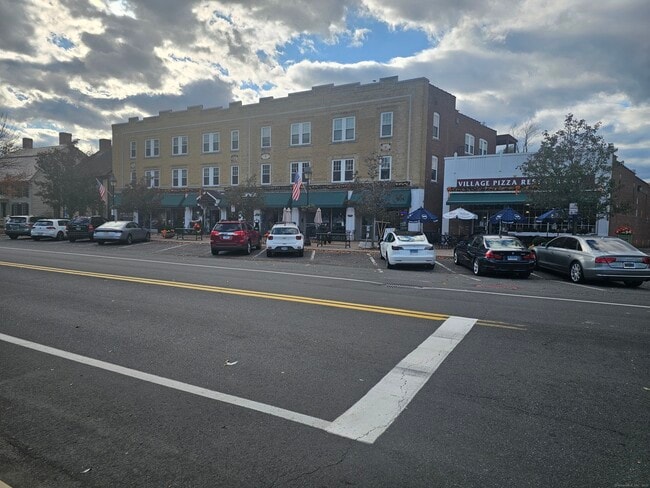 Building Photo - 405 Main St