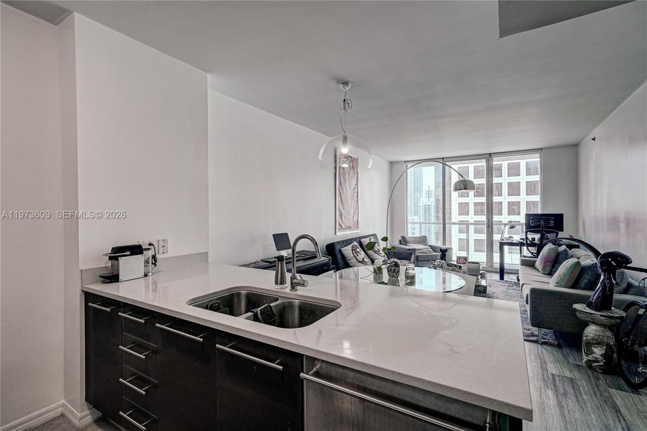 Building Photo - 500 Brickell Ave