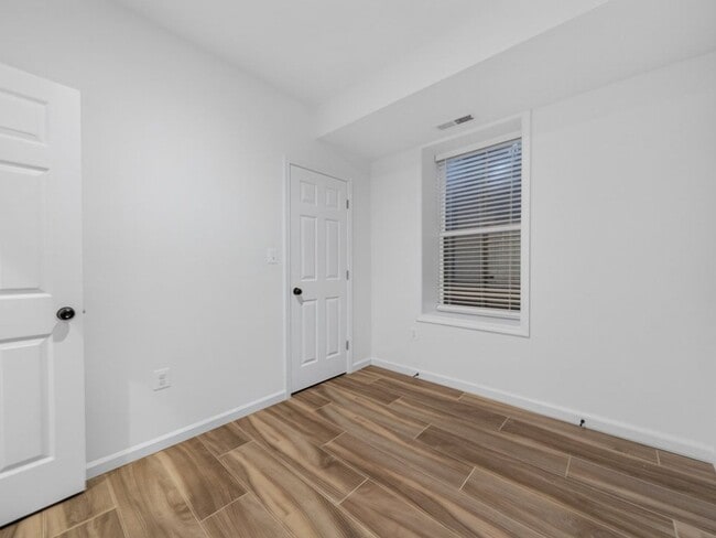 Building Photo - Newly Built 4BR/3BA Two-Level Townhome with Parking - Minutes to Navy Yard & Capitol Hill